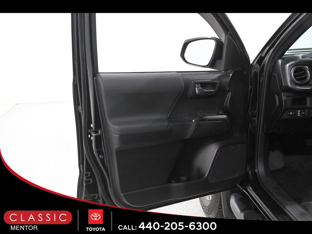 2019 Toyota Tacoma TRD Sport photo 4