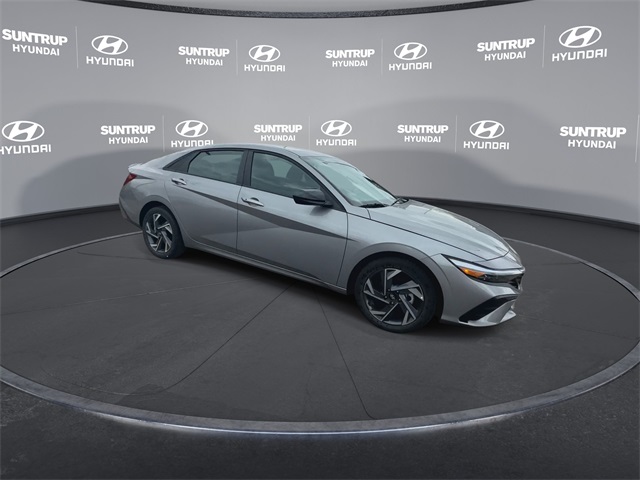 2025 Hyundai Elantra SEL Sport photo 2