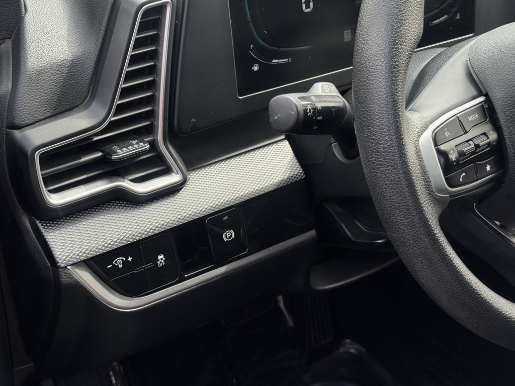 2023 Kia Sportage LX photo 16