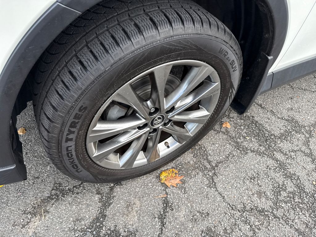 2017 Toyota RAV4 Limited photo 2