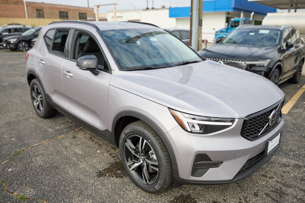 2026 VOLVO XC40 - Image 3