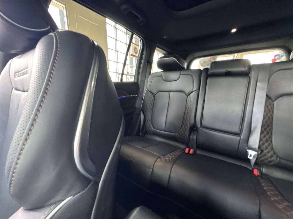 2025 Jeep Grand Cherokee Summit photo 12