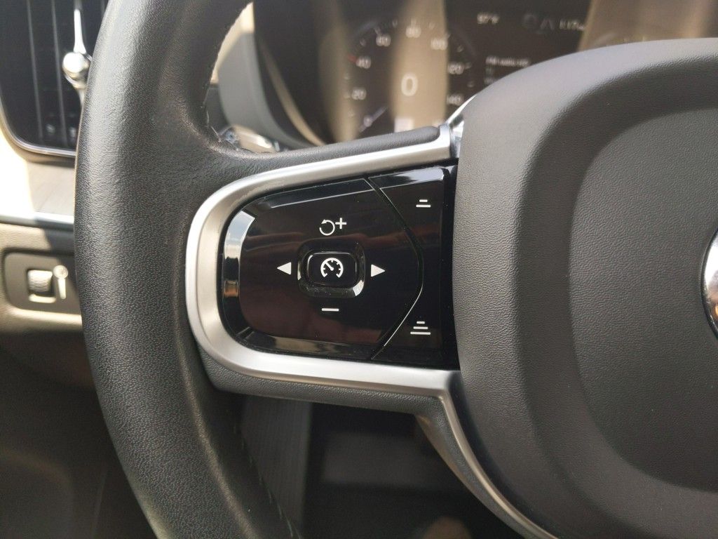 2020 Volvo XC60 T5 Inscription photo 16