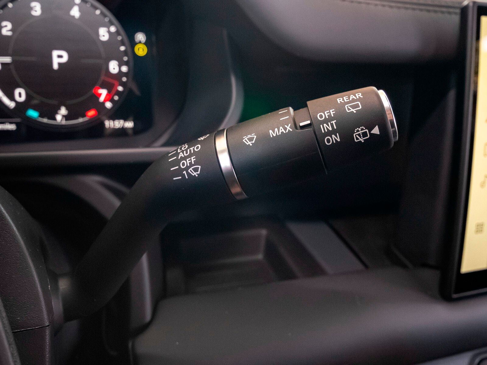 2024 Land Rover Defender 130 X-Dynamic SE photo 14