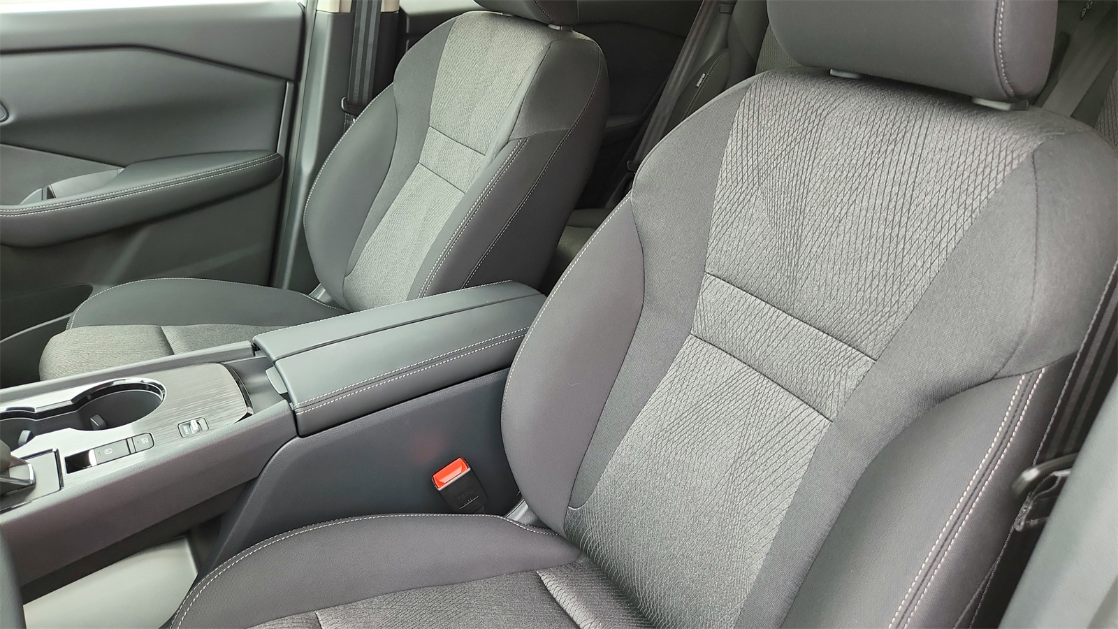 2025 Nissan Rogue SV photo 20