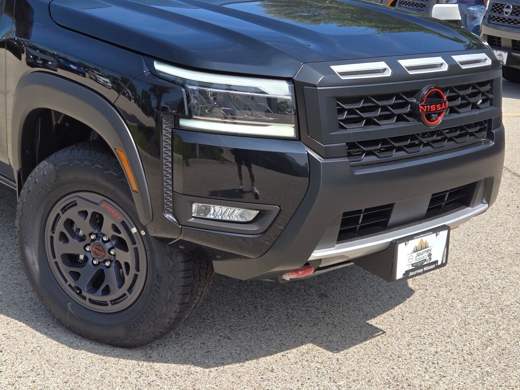 2025 Nissan Frontier Crew Cab PRO-4X photo 2
