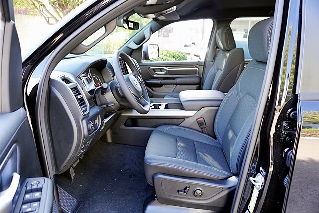 New 2026 Diamond Black Crystal Pearl-Coat Exterior Paint RAM Big Horn/Lone Star image 18