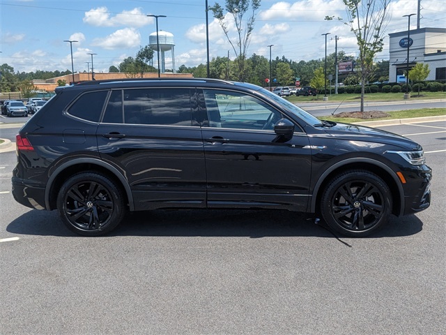 2024 Volkswagen Tiguan SE R-Line Black photo 2