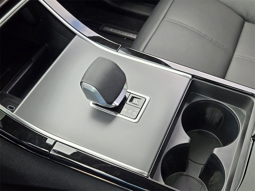 2025 Land Rover Range Rover Velar SE photo 15