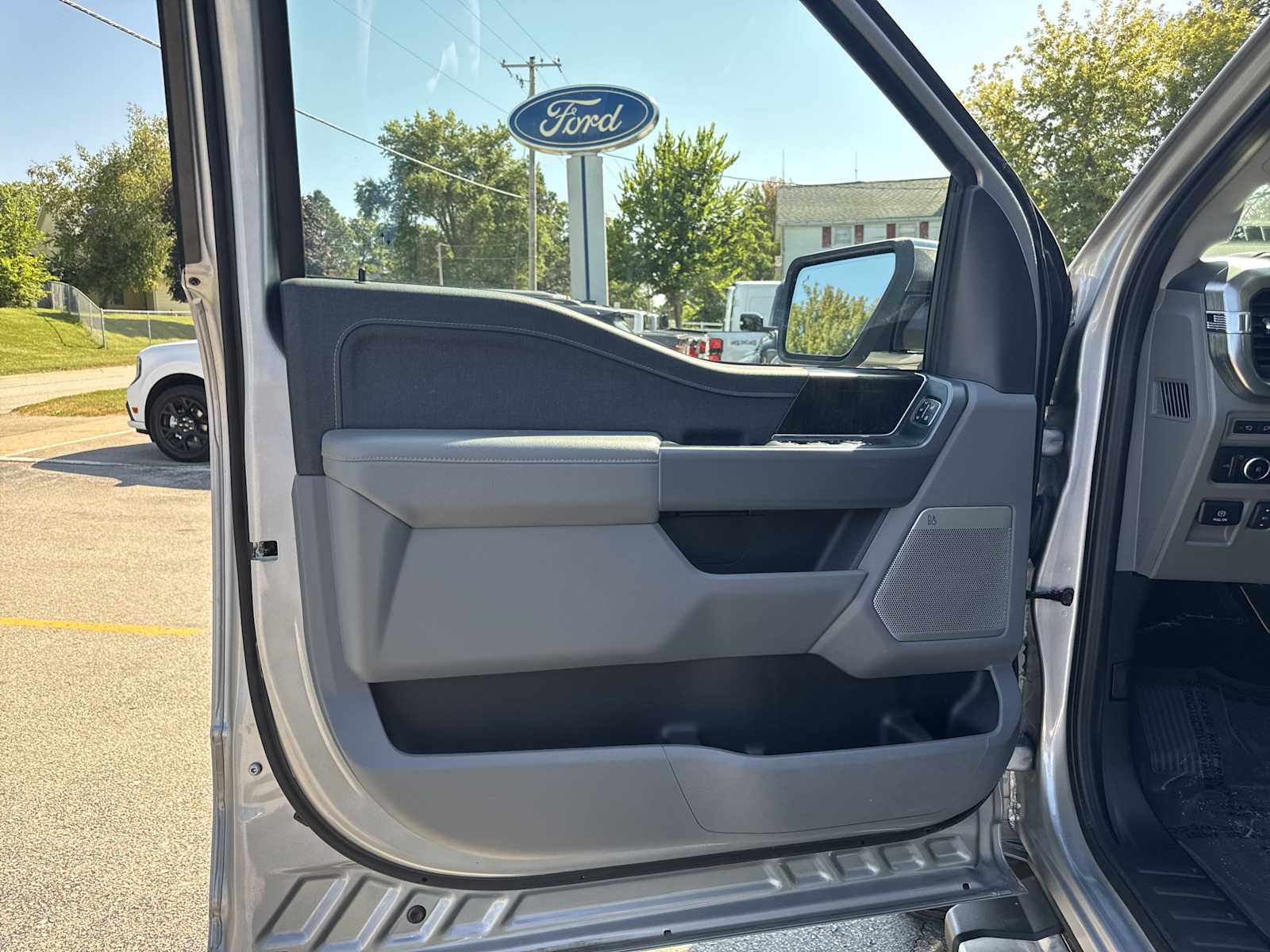 2023 Ford F-150 Lariat photo 19