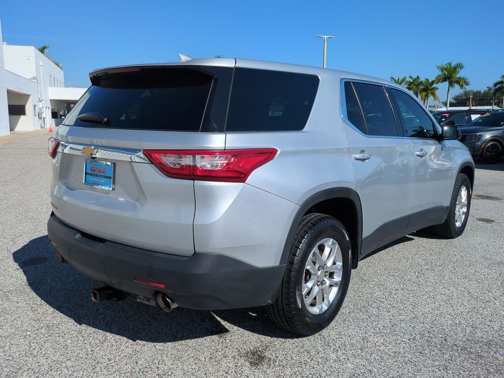 2019 Chevrolet Traverse LS photo 3