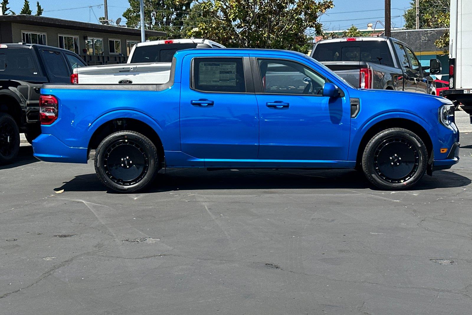 2025 Ford Maverick photo 2