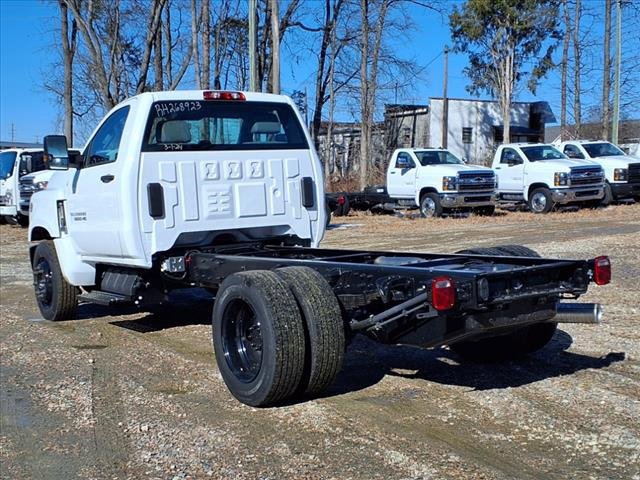 2024 Chevrolet Silverado 5500HD Work Truck photo 3