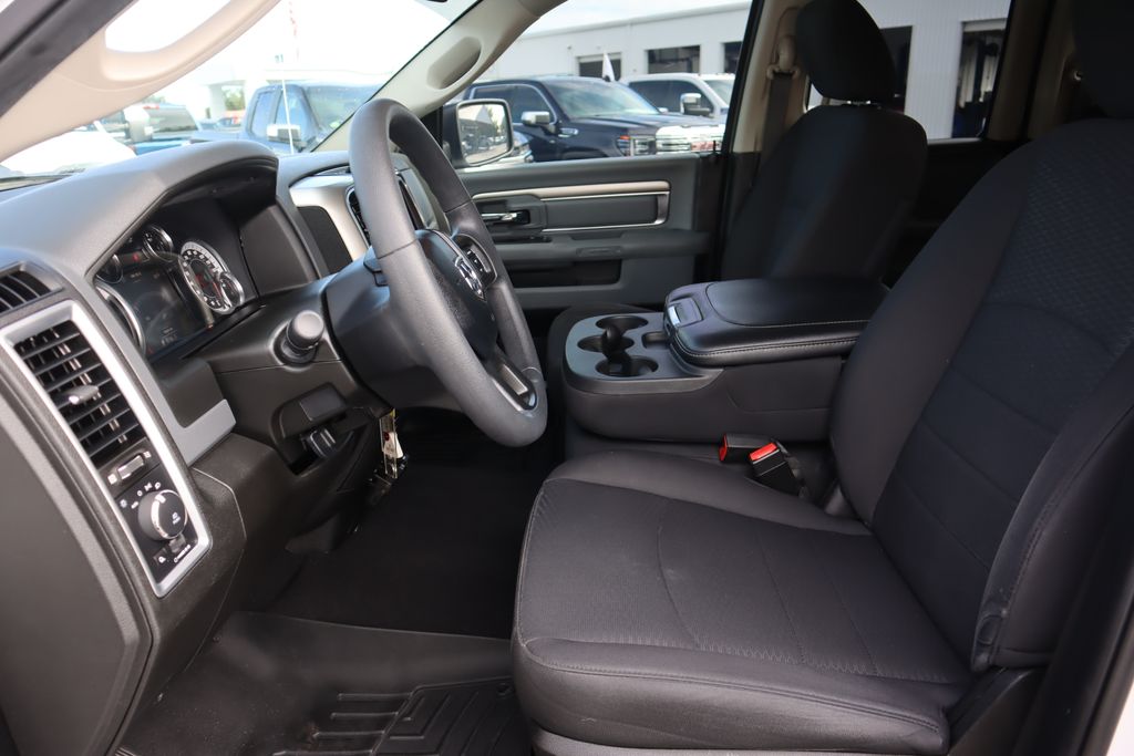 2019 Ram 1500 Classic Warlock photo 19
