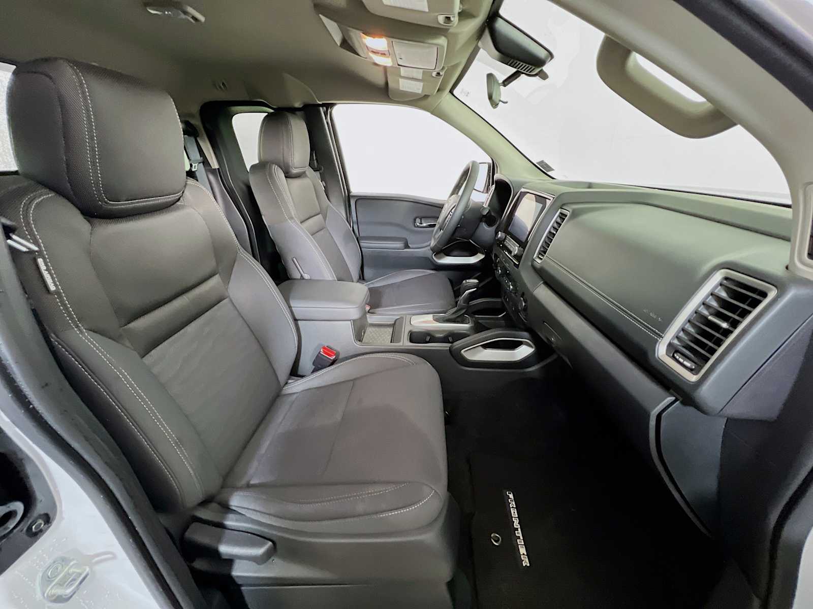2024 Nissan Frontier SV photo 22