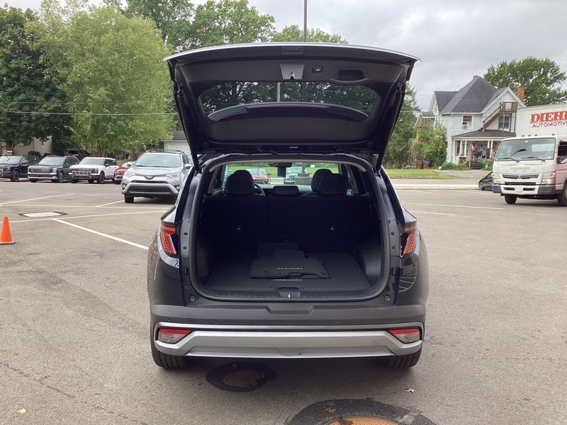 2025 Hyundai Tucson Hybrid Limited photo 9