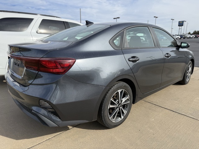 2023 Kia Forte LXS photo 3