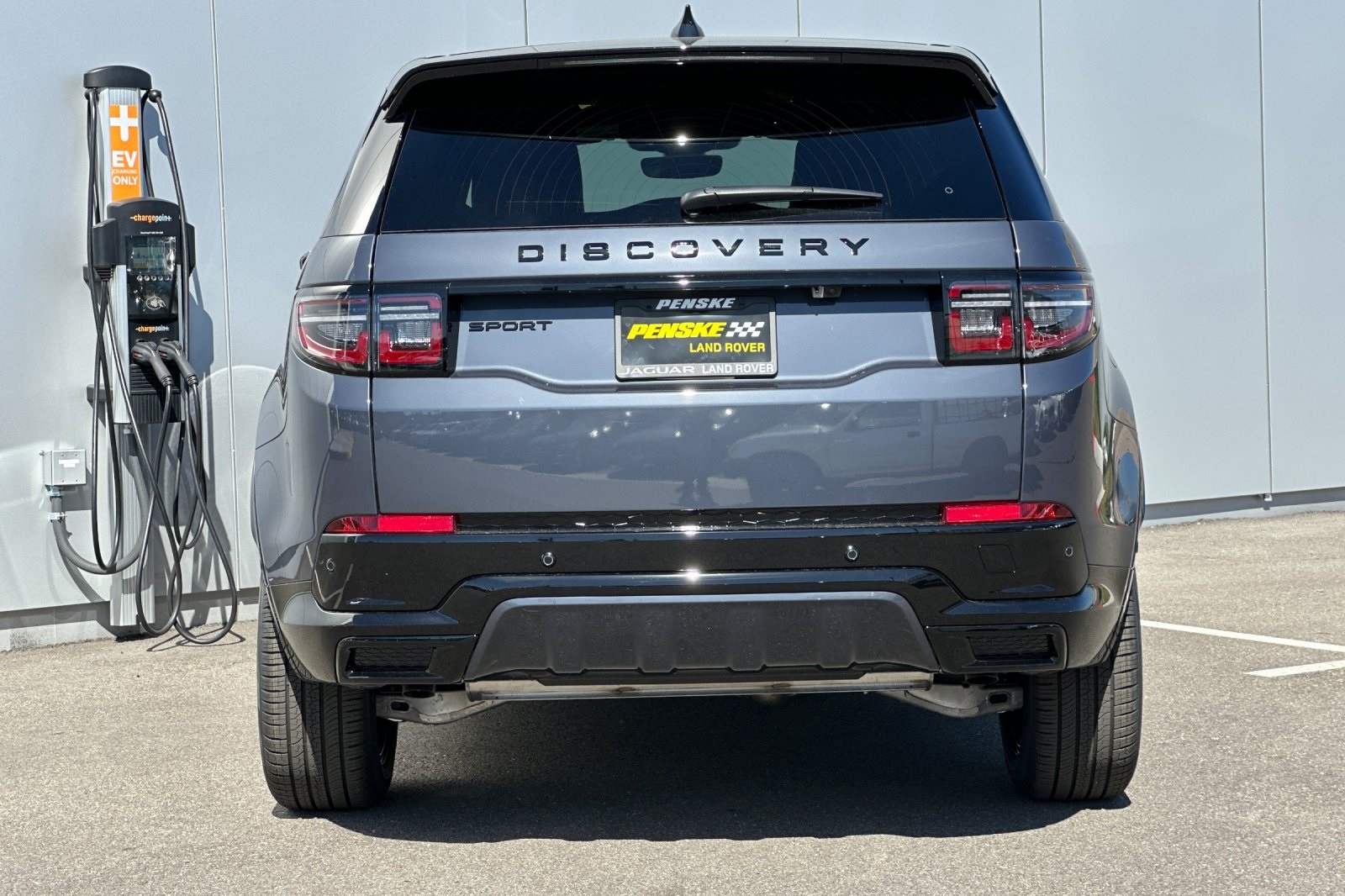 2025 Land Rover Discovery Sport Dynamic SE photo 4