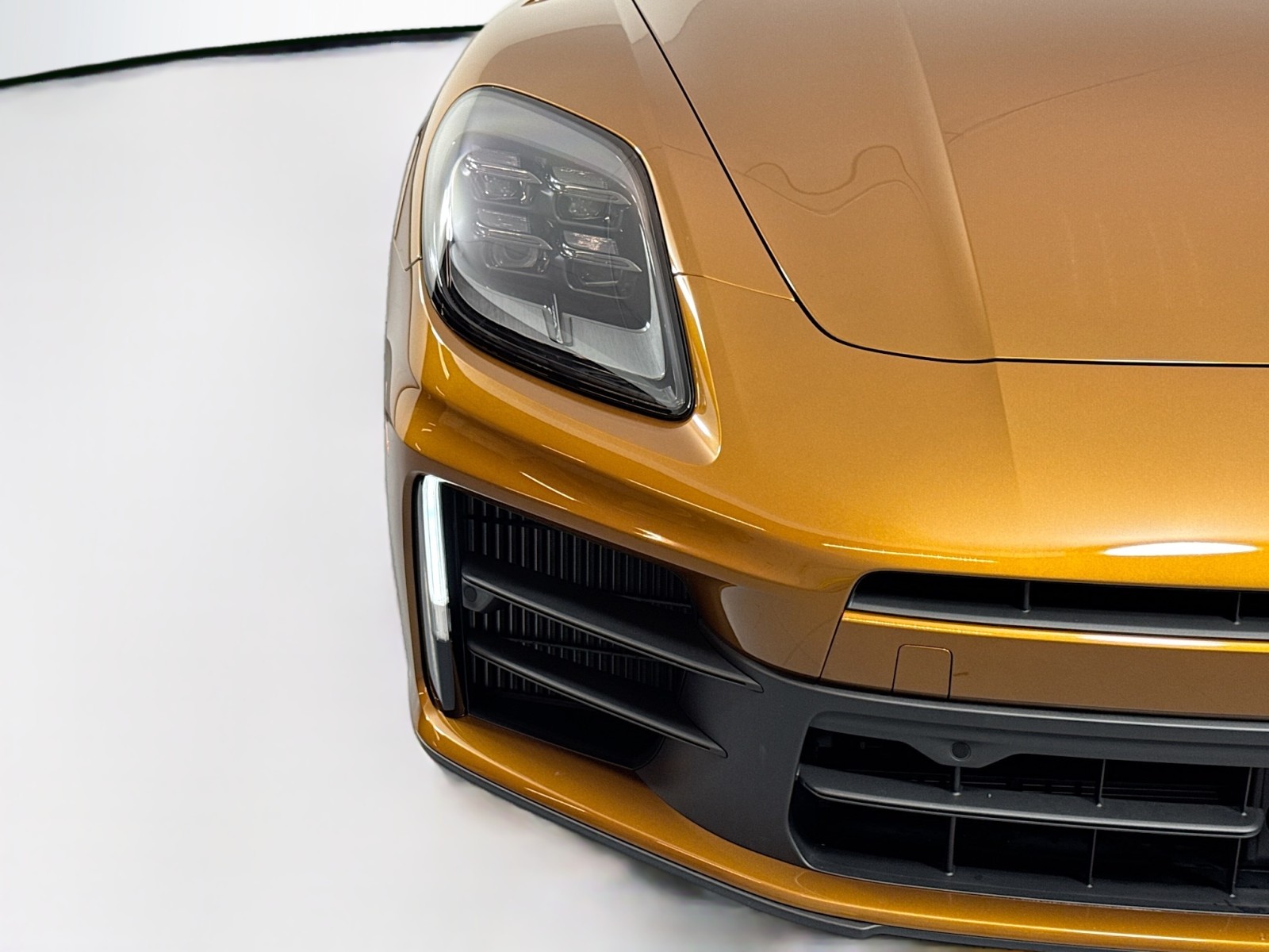 2025 Porsche Panamera 4 photo 28