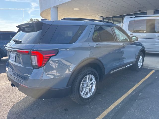 2025 Ford Explorer photo 12