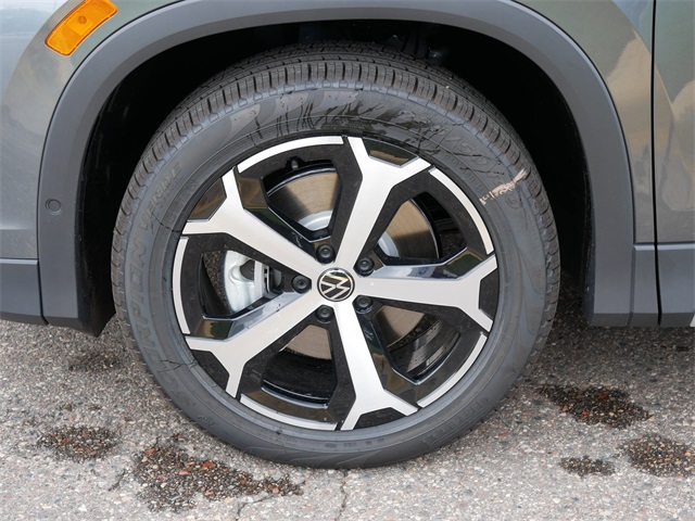 2025 Volkswagen Tiguan SE photo 2