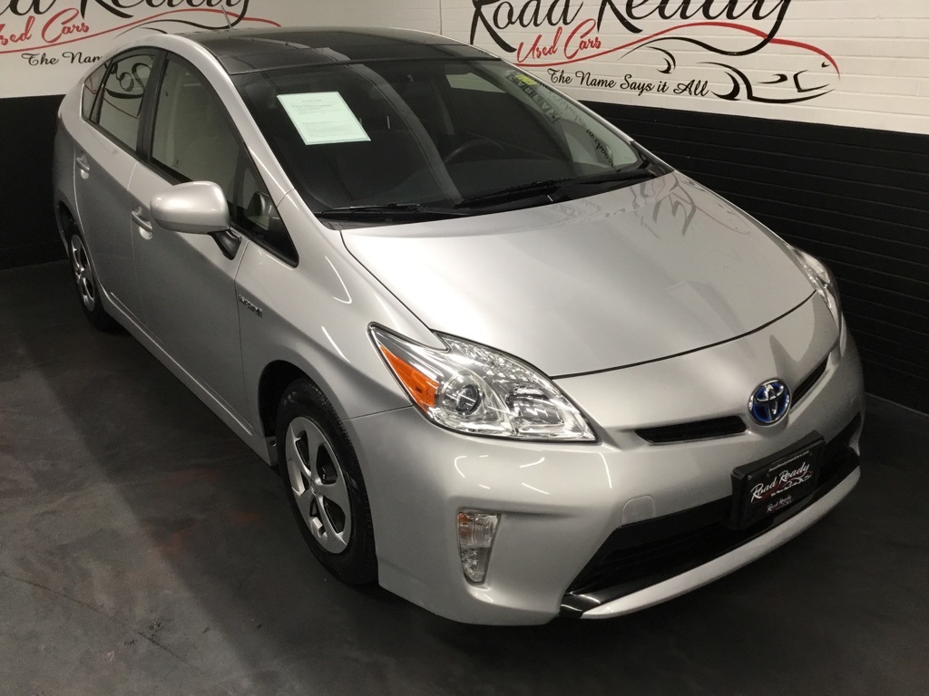 2015 Toyota Prius Three photo 2
