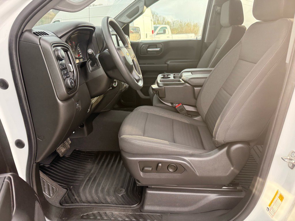2023 Chevrolet Silverado 1500 Custom photo 11