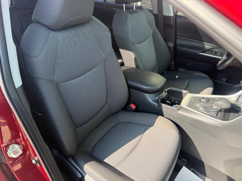 2024 Toyota RAV4 Hybrid XLE photo 10
