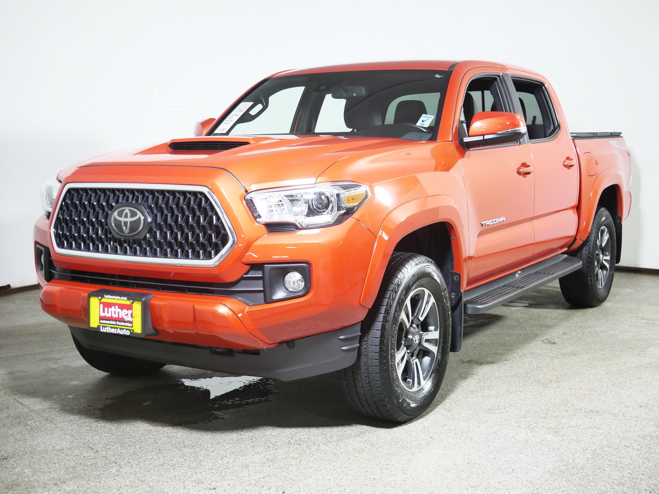2018 Toyota Tacoma TRD Sport photo 3