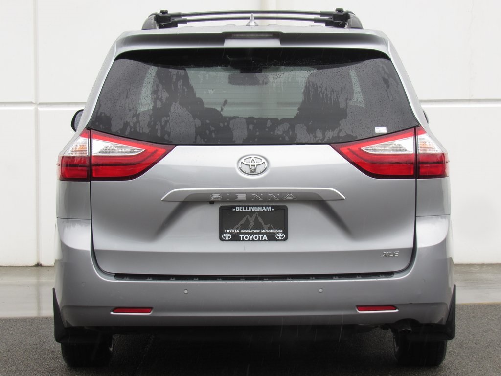 2018 Toyota Sienna XLE photo 7