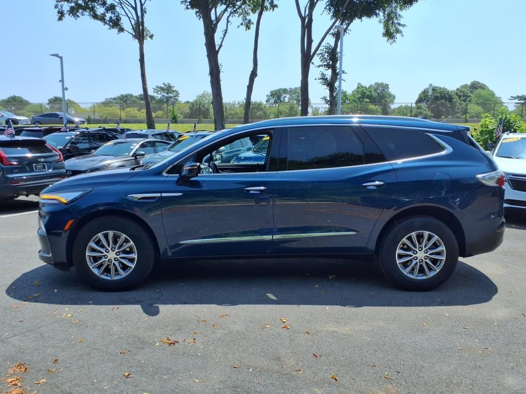 2022 Buick Enclave Essence photo 3