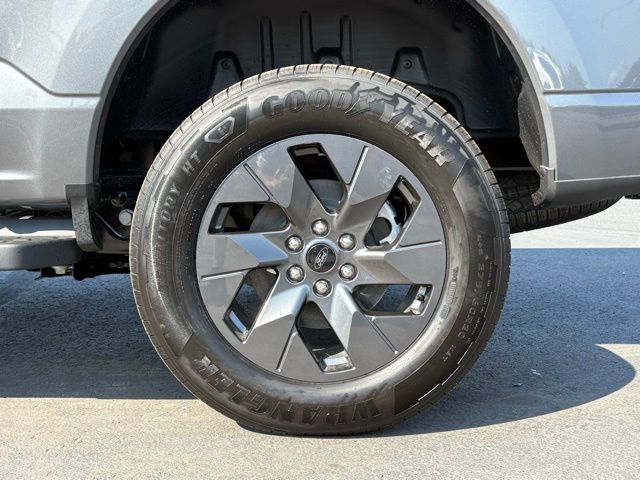2025 Ford F-150 Lightning photo 13