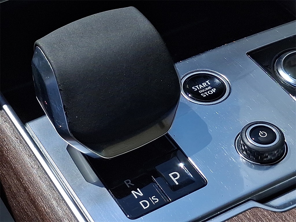 2023 Land Rover Range Rover SE photo 15