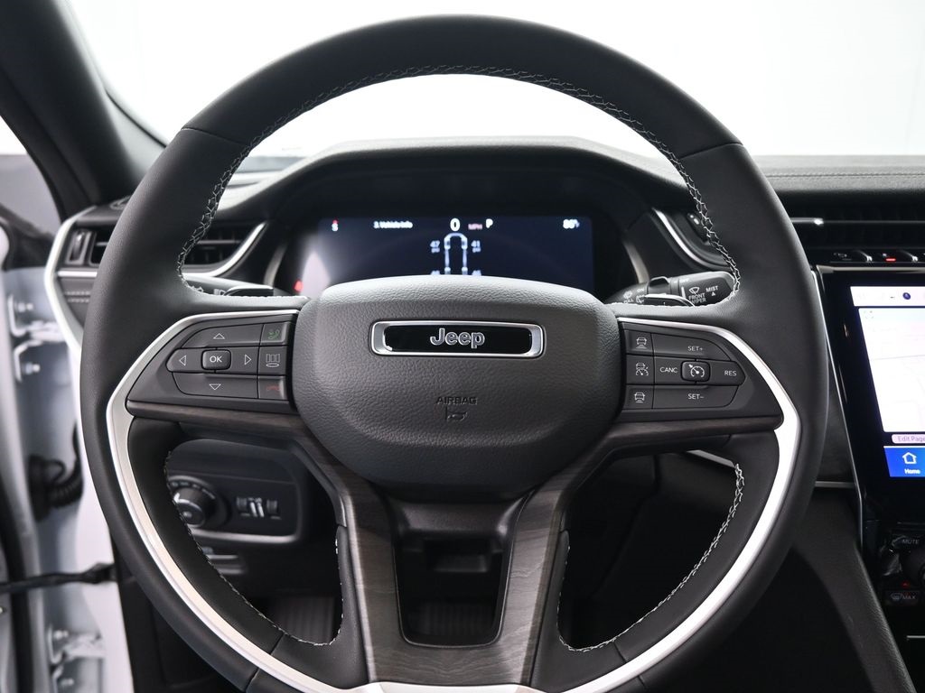 2025 Jeep Grand Cherokee Limited photo 2