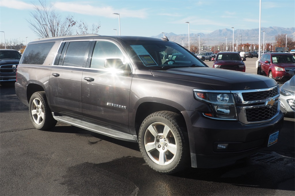 2015 Chevrolet Suburban LT photo 3