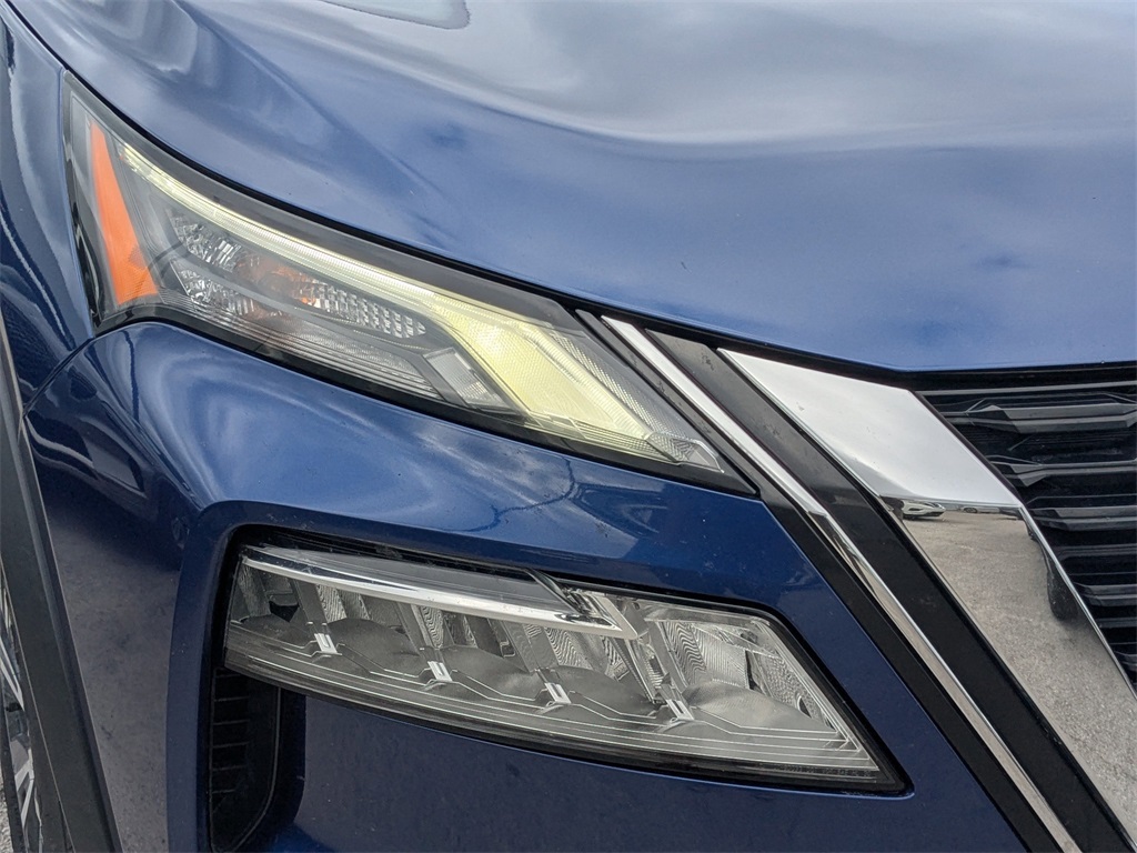 2022 Nissan Rogue SV photo 9