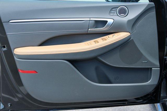 New 2025 Black Hyundai Limited image 9