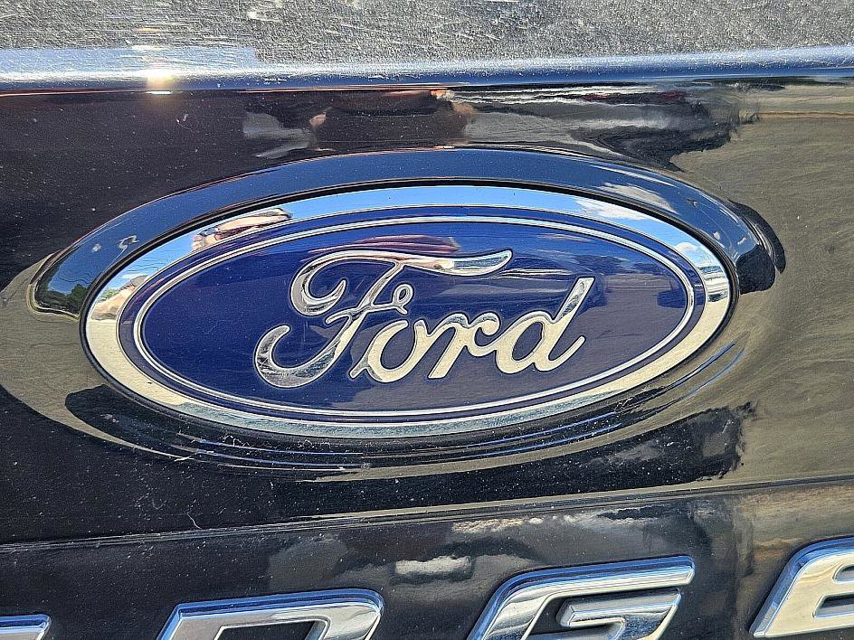 2024 Ford Edge Titanium photo 13