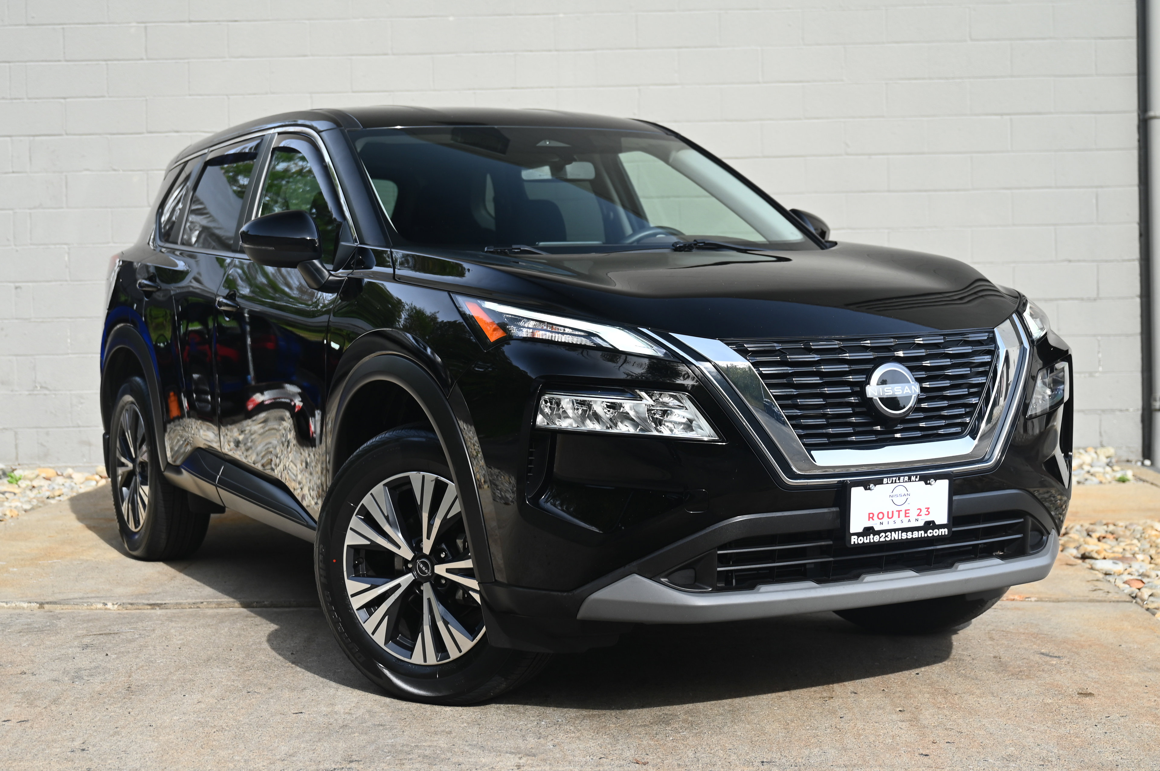 2023 Nissan Rogue SV photo 3