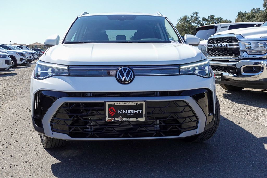 2025 Volkswagen Taos SEL photo 4