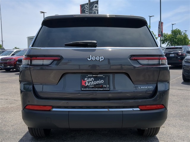 2025 Jeep Grand Cherokee Laredo photo 4