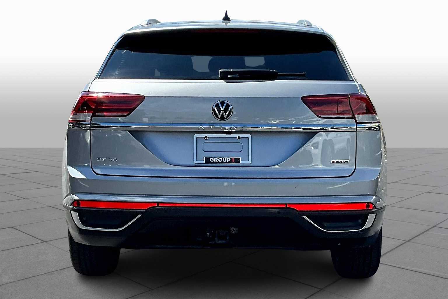 2022 Volkswagen Atlas Cross Sport V6 SE Technology photo 3
