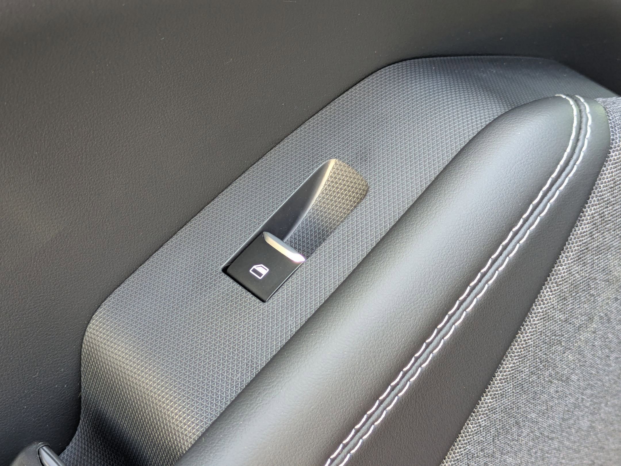 2025 Ford Mustang Mach-E Premium photo 25