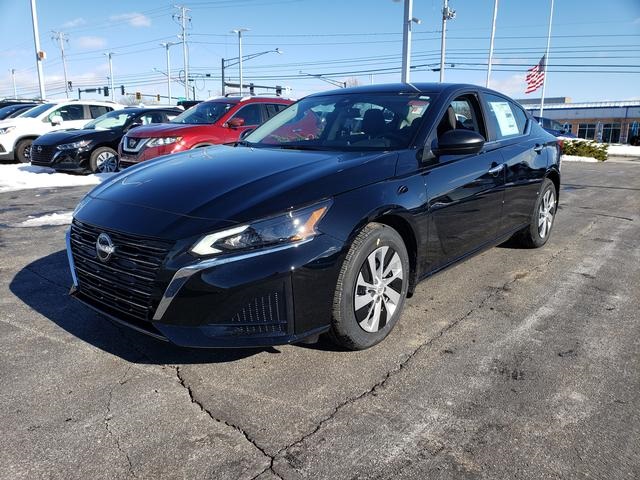 2025 Nissan Altima S photo 2
