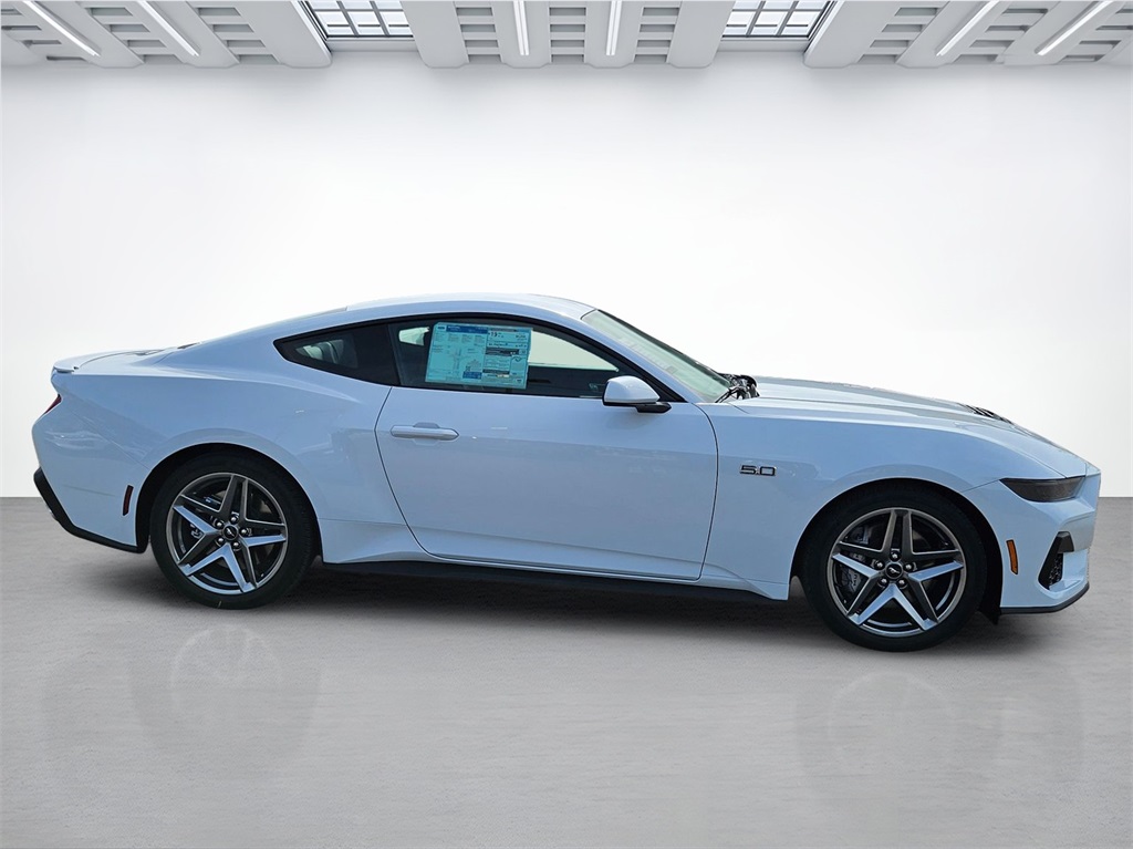 2025 Ford Mustang GT photo 4