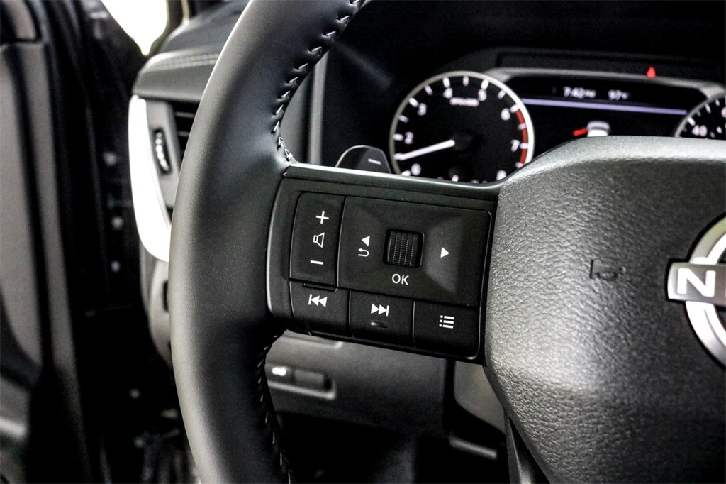 2025 Nissan Rogue SV photo 12