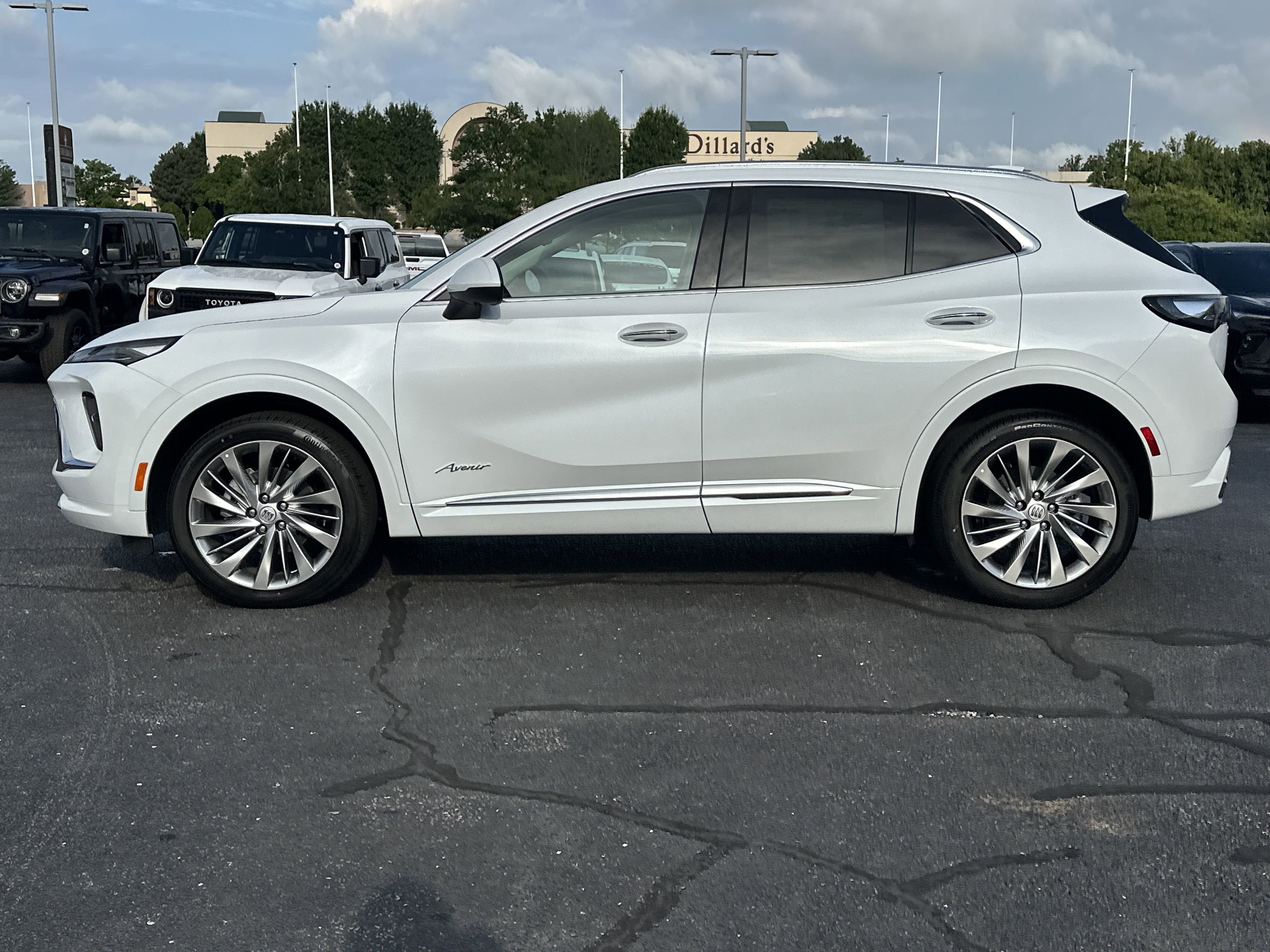2025 Buick Envision Avenir photo 6