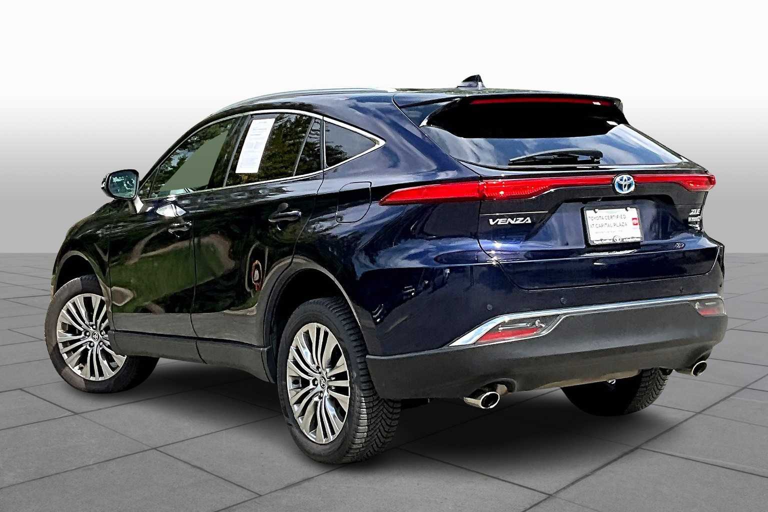 2022 Toyota Venza XLE photo 11