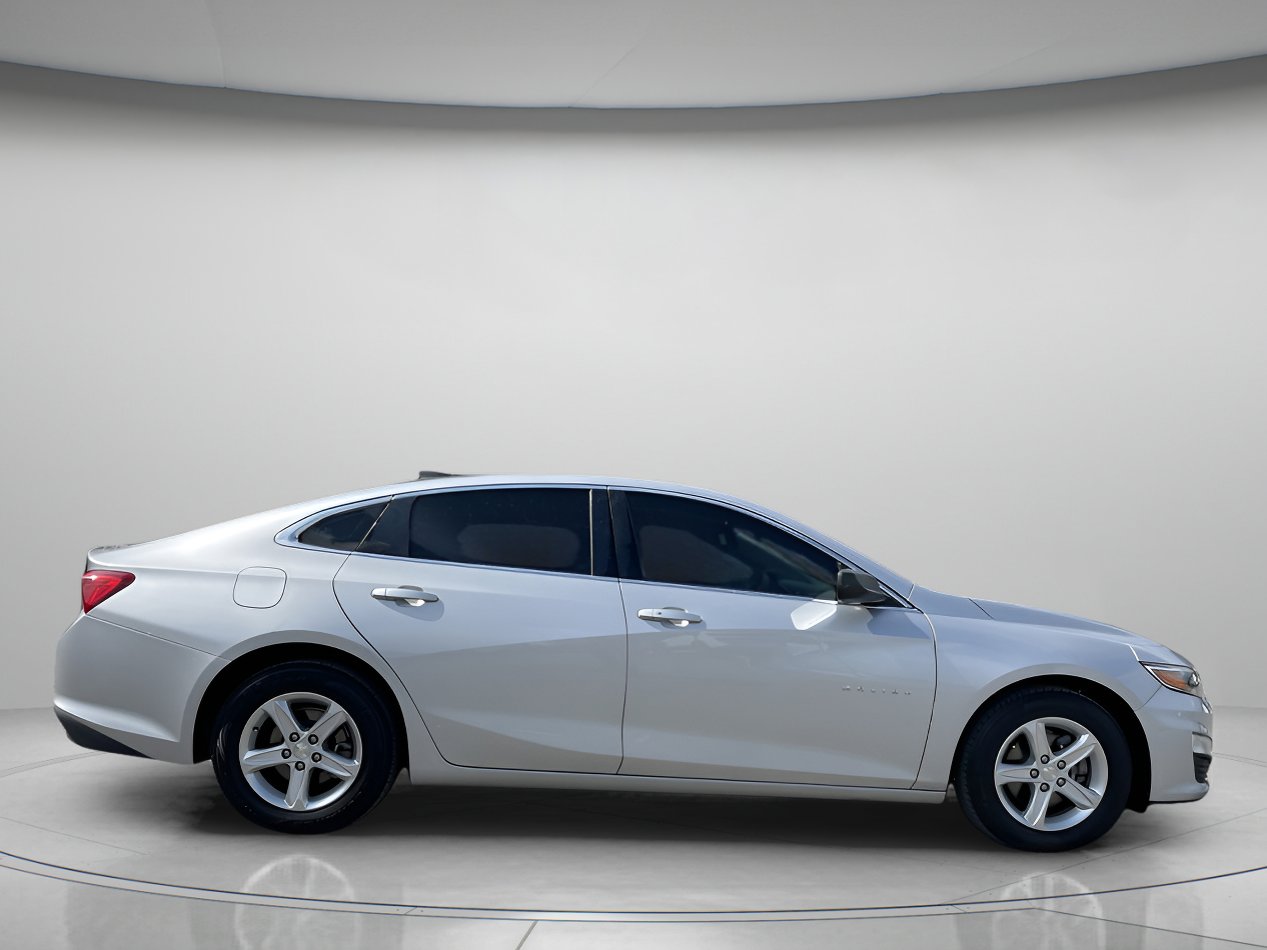 2020 Chevrolet Malibu LS photo 2