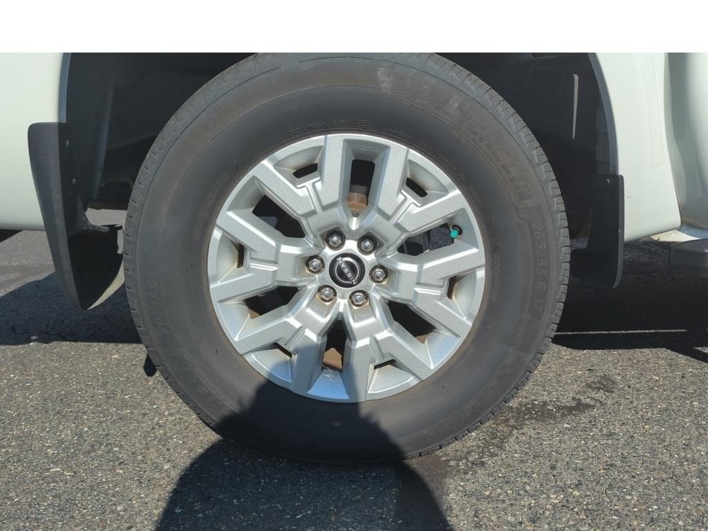 2023 Nissan Frontier SV photo 9